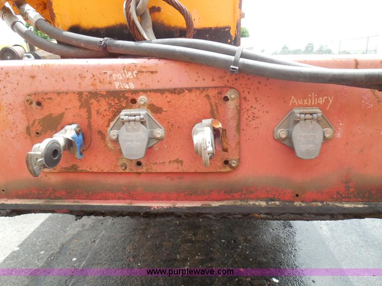 image for item K7514 2002 Wade Services equipment trailer