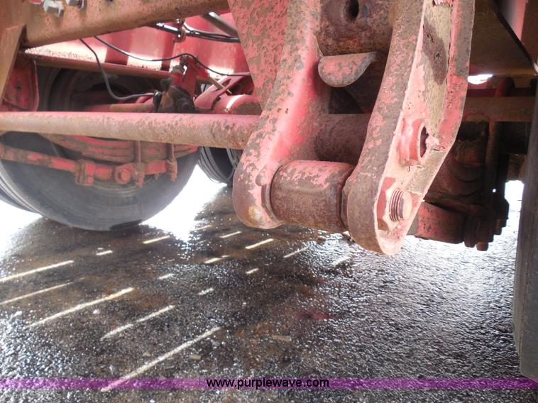 image for item K7514 2002 Wade Services equipment trailer