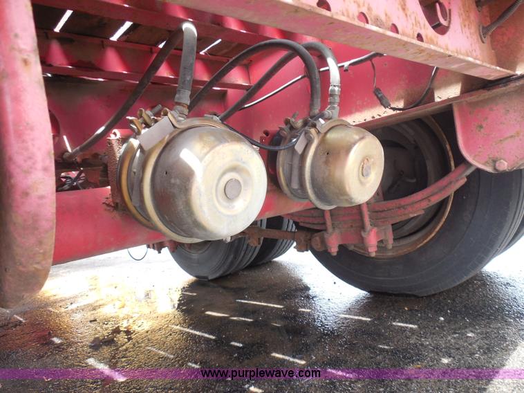 image for item K7514 2002 Wade Services equipment trailer