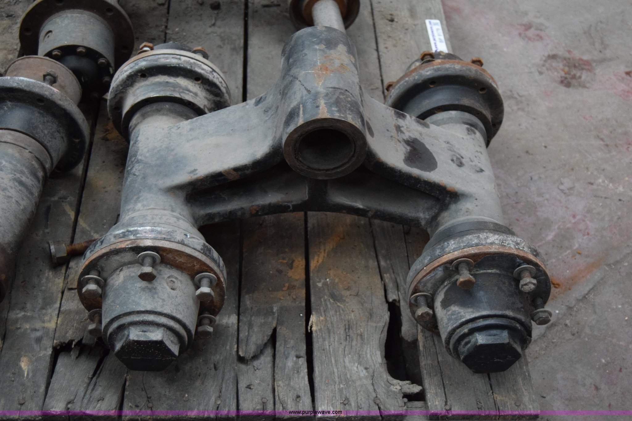 (5) Caterpillar bogie axles in Wichita, KS Item BP9179 sold Purple Wave