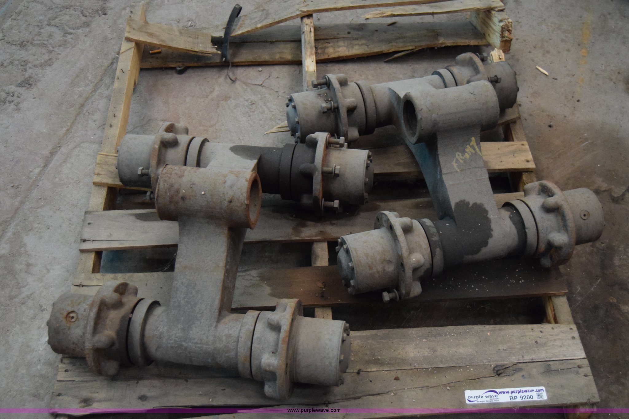 (2) Caterpillar bogie axles in Wichita, KS Item BP9200 sold Purple Wave