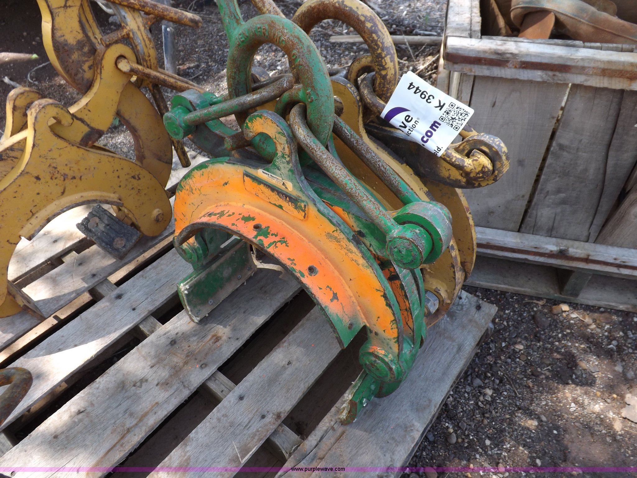(2) pipe calipers/tongs in Woodward, OK Item K3944 sold Purple Wave