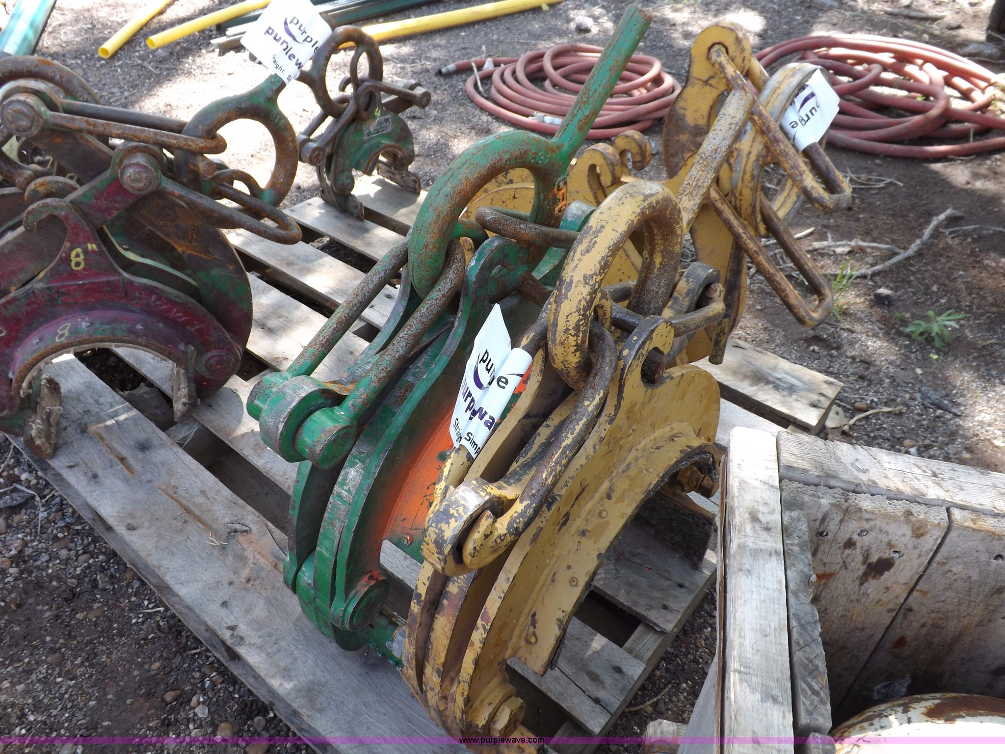 (2) pipe calipers/tongs in Woodward, OK Item K3944 sold Purple Wave