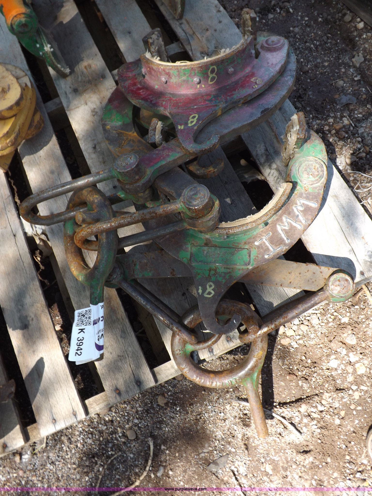 (2) pipe calipers/tongs in Woodward, OK Item K3944 sold Purple Wave