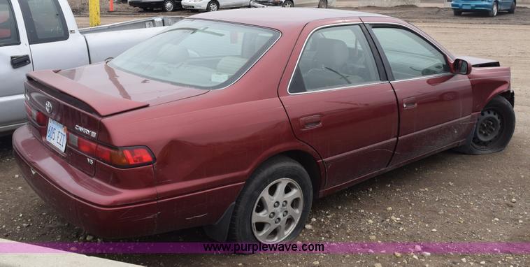 image for item E6266 1999 Toyota Camry