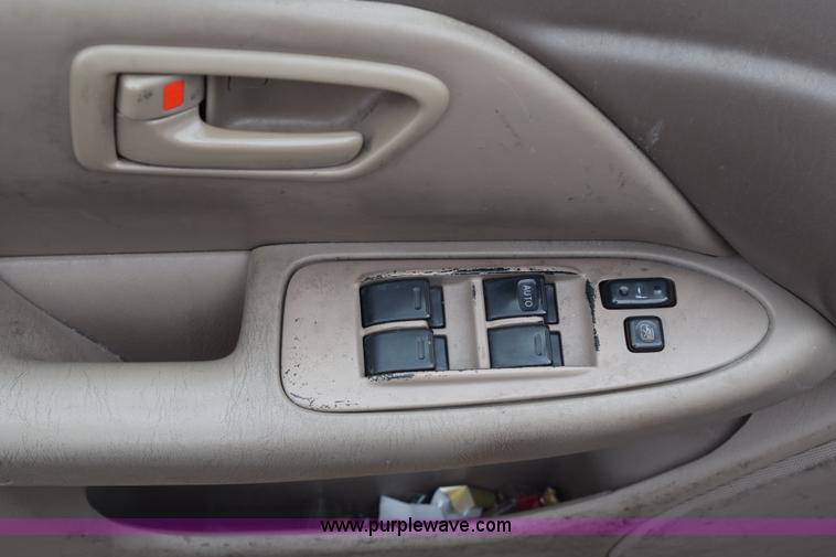 image for item E6266 1999 Toyota Camry