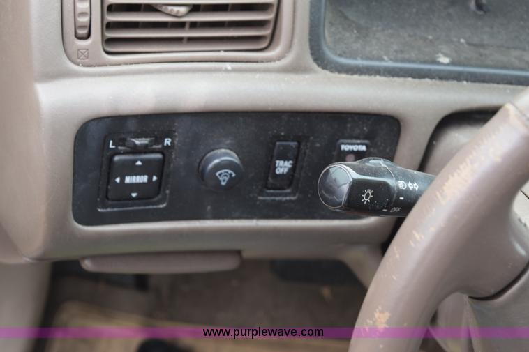 image for item E6266 1999 Toyota Camry