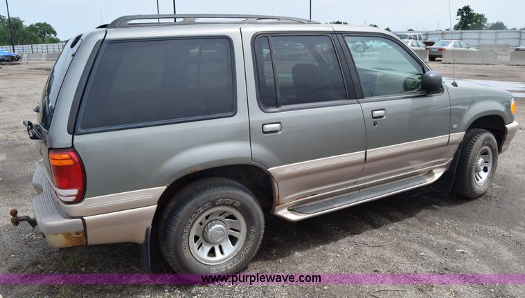 image for item E6441 2000 Mercury Mountaineer SUV