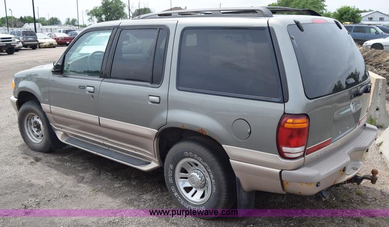image for item E6441 2000 Mercury Mountaineer SUV