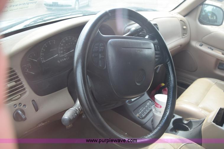 image for item E6441 2000 Mercury Mountaineer SUV