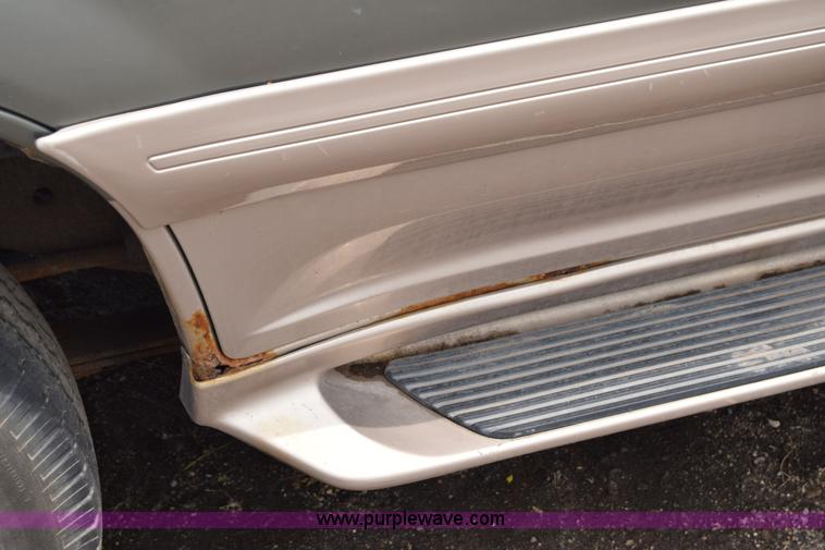 image for item E6441 2000 Mercury Mountaineer SUV