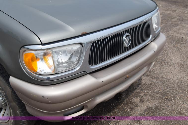 image for item E6441 2000 Mercury Mountaineer SUV