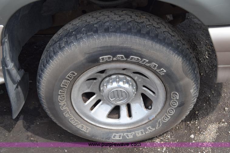 image for item E6441 2000 Mercury Mountaineer SUV