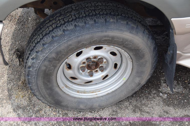 image for item E6441 2000 Mercury Mountaineer SUV