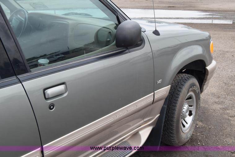 image for item E6441 2000 Mercury Mountaineer SUV