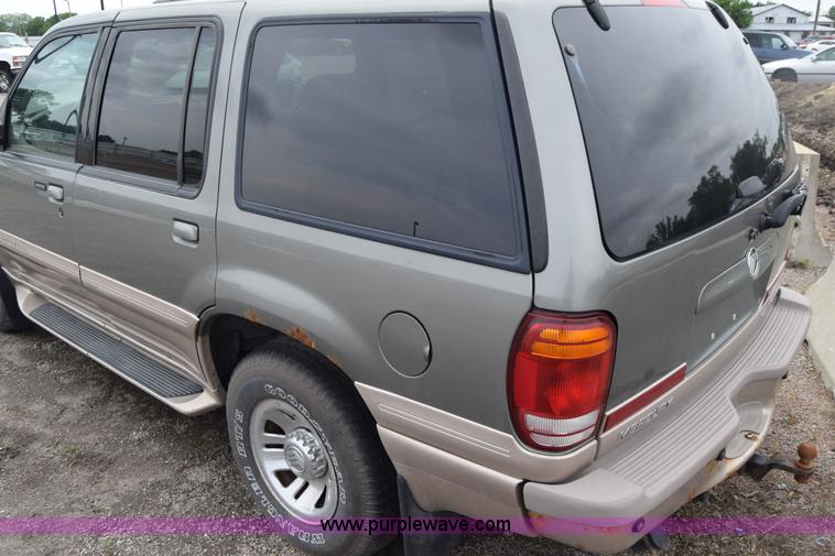 image for item E6441 2000 Mercury Mountaineer SUV