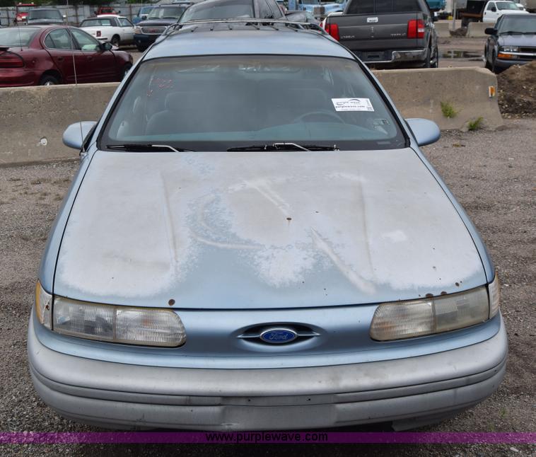 image for item E6443 1992 Ford Taurus