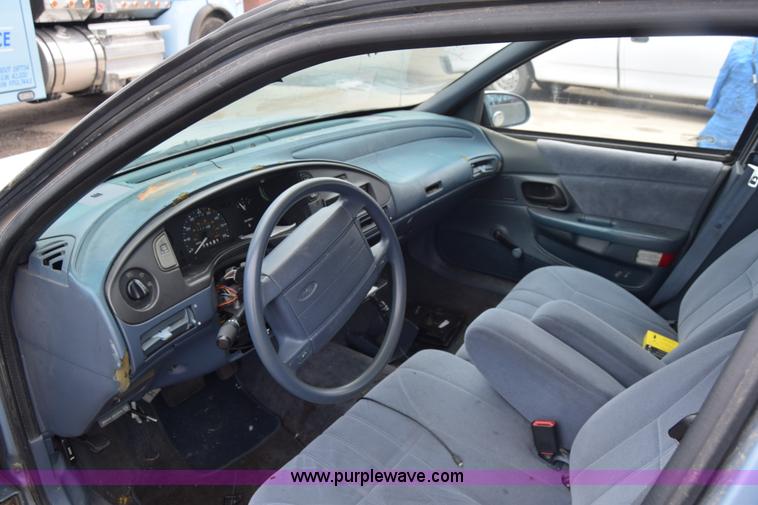 image for item E6443 1992 Ford Taurus