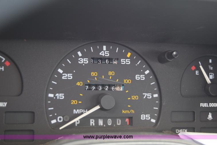 image for item E6443 1992 Ford Taurus