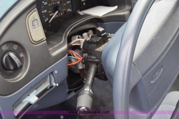 image for item E6443 1992 Ford Taurus