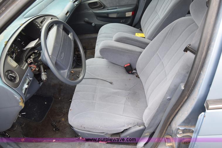image for item E6443 1992 Ford Taurus