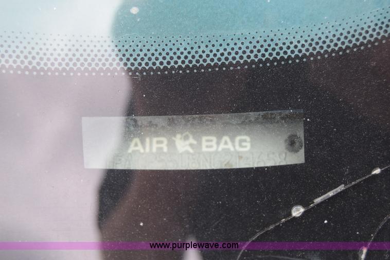 image for item E6443 1992 Ford Taurus