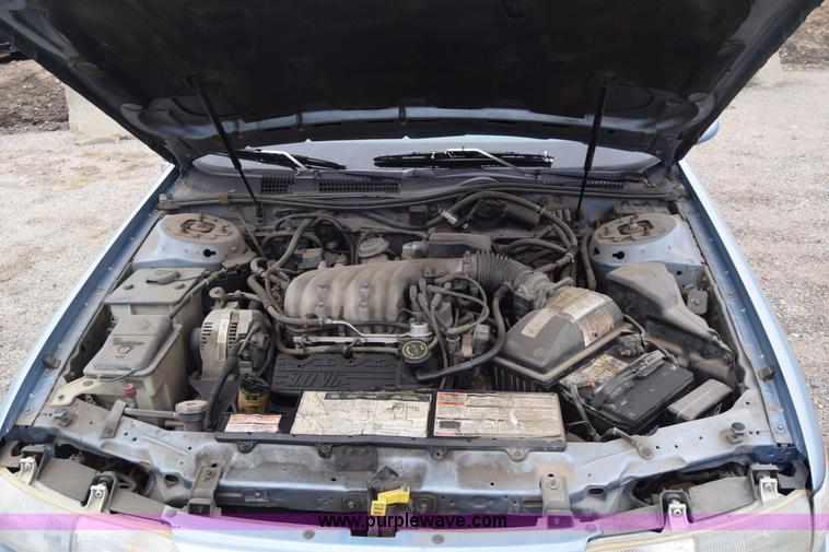 image for item E6443 1992 Ford Taurus