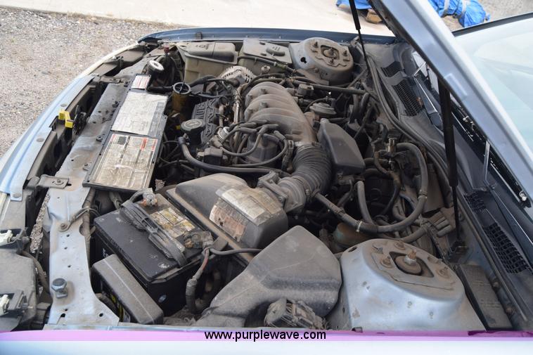 image for item E6443 1992 Ford Taurus