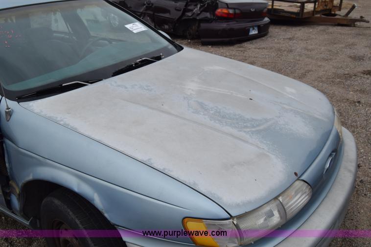 image for item E6443 1992 Ford Taurus