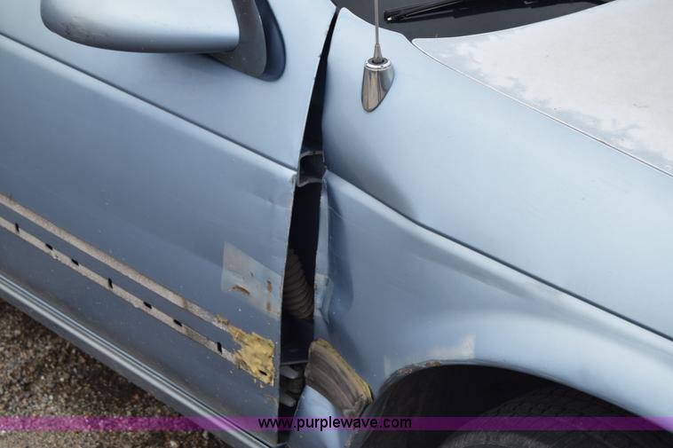 image for item E6443 1992 Ford Taurus