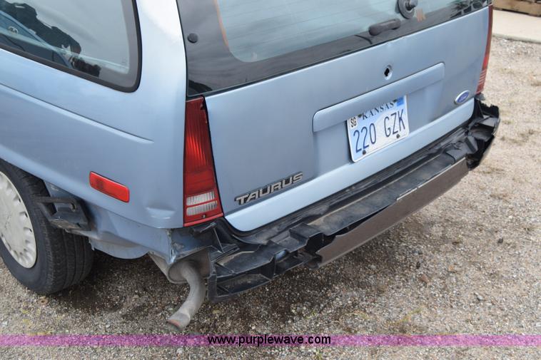 image for item E6443 1992 Ford Taurus