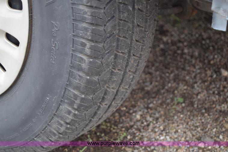 image for item E6443 1992 Ford Taurus