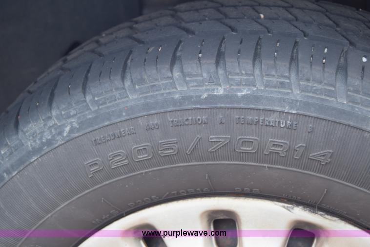 image for item E6443 1992 Ford Taurus