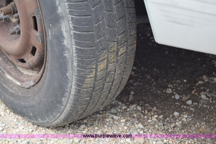 image for item E6443 1992 Ford Taurus