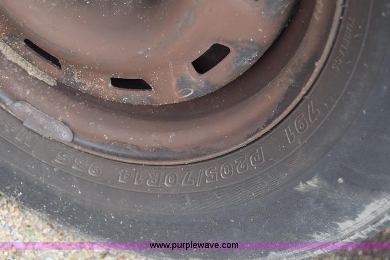 image for item E6443 1992 Ford Taurus