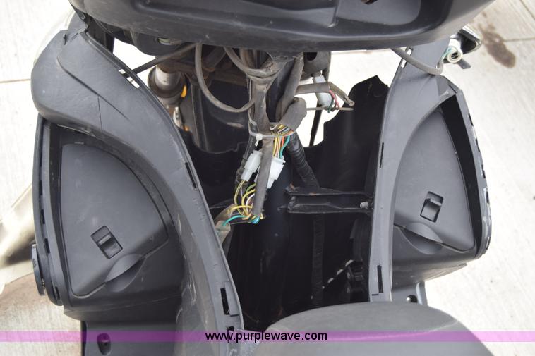 image for item E6445 2011 Zhej MC19-150 scooter