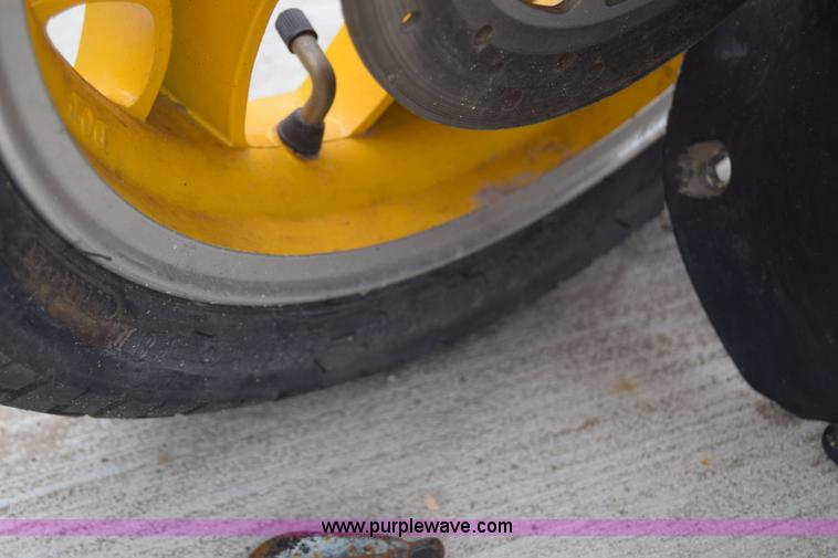 image for item E6445 2011 Zhej MC19-150 scooter