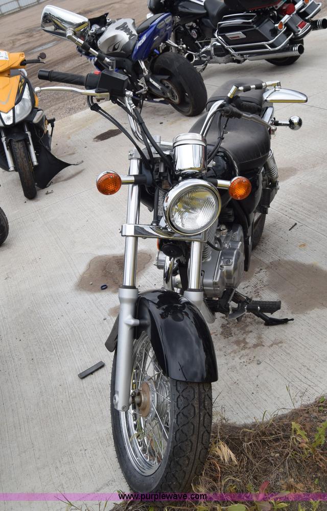 image for item E6446 2009 Suzuki GZ250 motorcycle