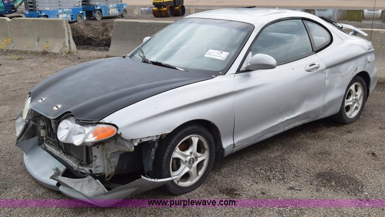 image for item E6447 2001 Hyundai Tiburon