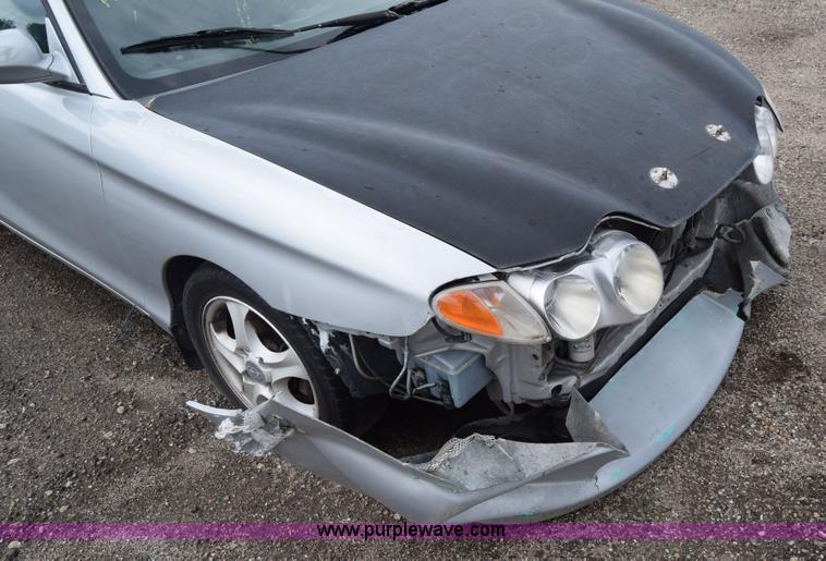 image for item E6447 2001 Hyundai Tiburon