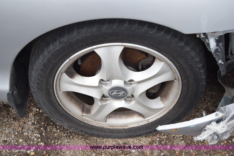 image for item E6447 2001 Hyundai Tiburon