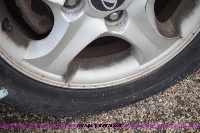 image for item E6447 2001 Hyundai Tiburon