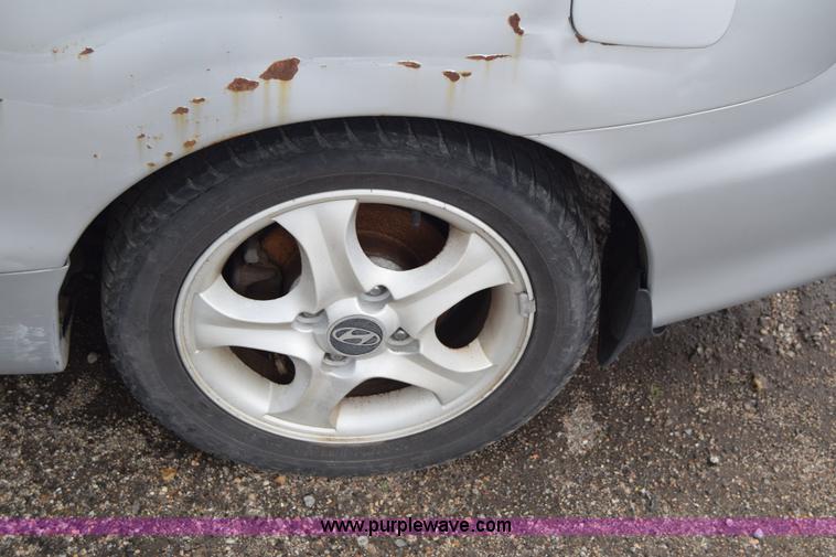 image for item E6447 2001 Hyundai Tiburon