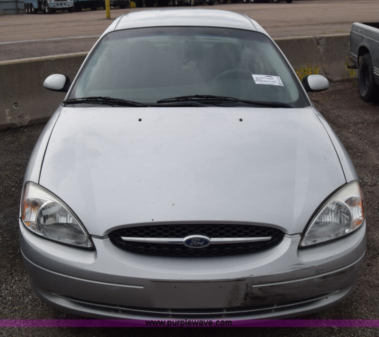 image for item E6448 2001 Ford Taurus SE