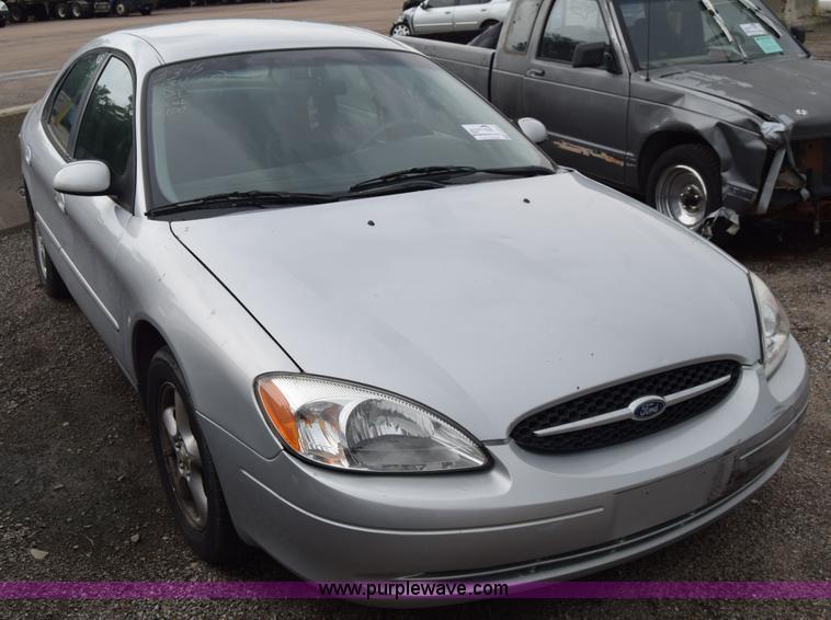 image for item E6448 2001 Ford Taurus SE