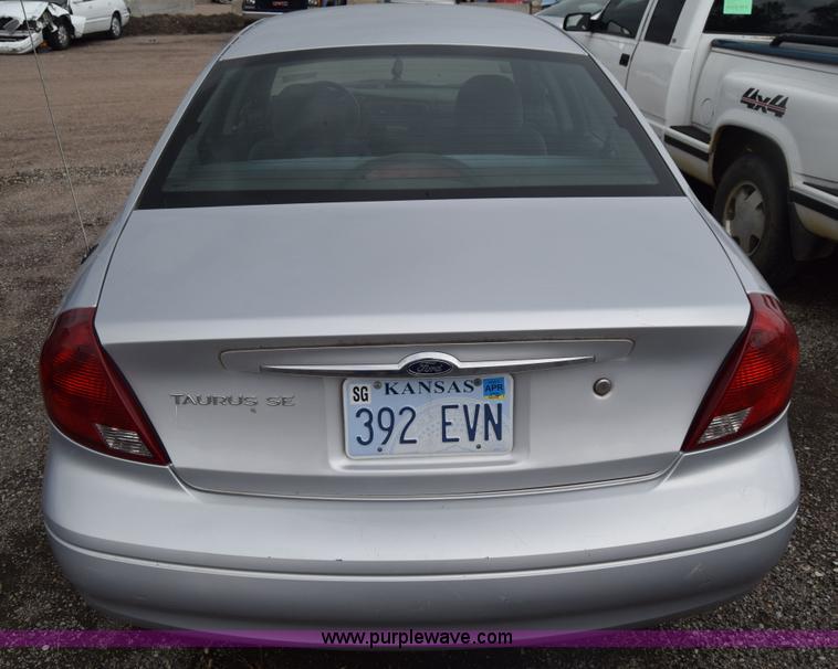 image for item E6448 2001 Ford Taurus SE