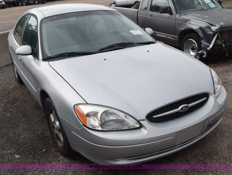 image for item E6448 2001 Ford Taurus SE