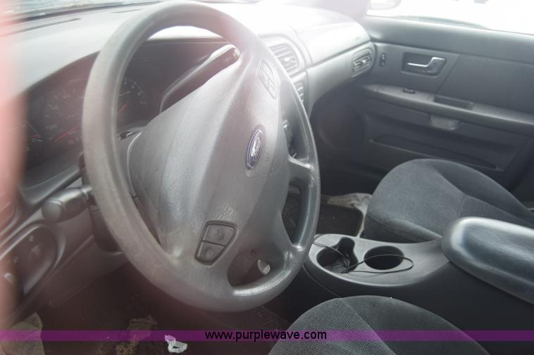 image for item E6448 2001 Ford Taurus SE