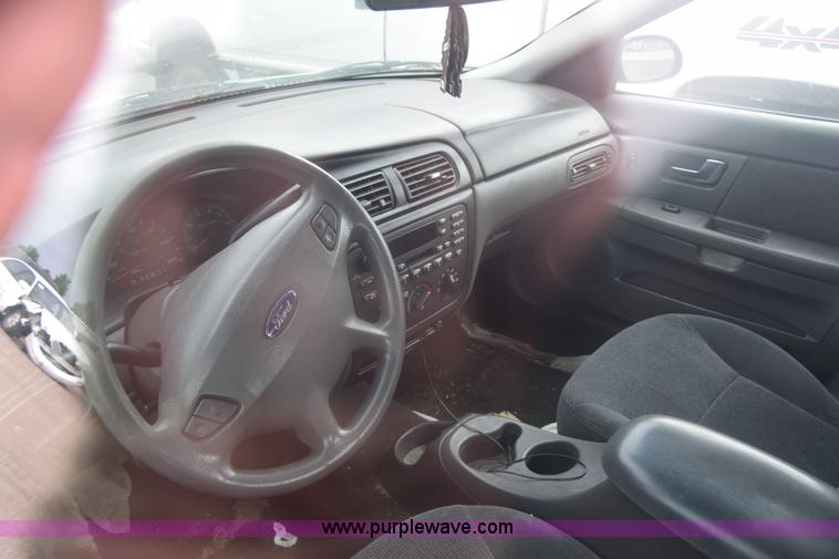 image for item E6448 2001 Ford Taurus SE