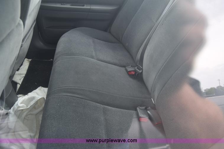 image for item E6448 2001 Ford Taurus SE